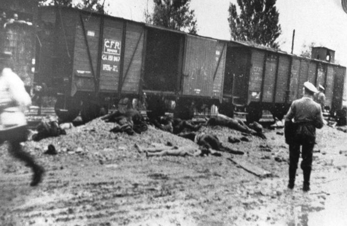 the bodies of Jews removed from the Iasi-Calarasi death train in Targu-Frumos